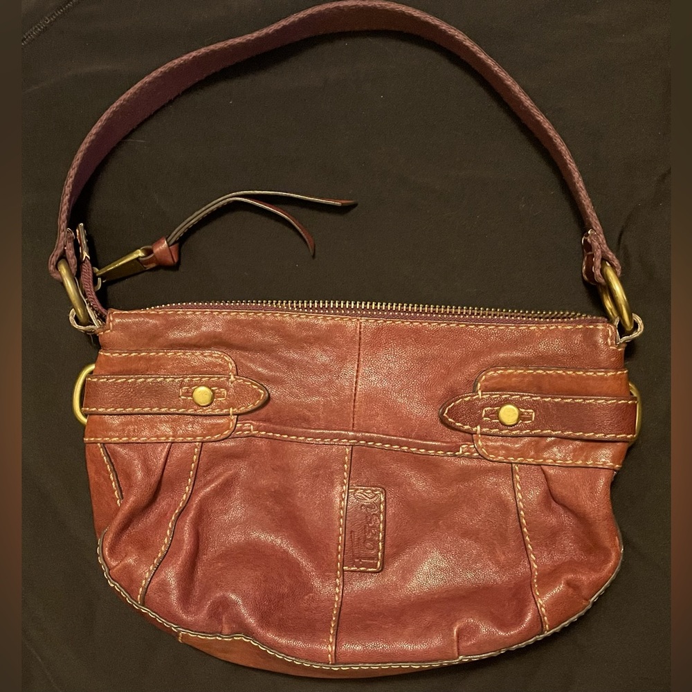 Fossil vintage Burgundy/Red Real Leather shoulder handbag, Zipper Closure